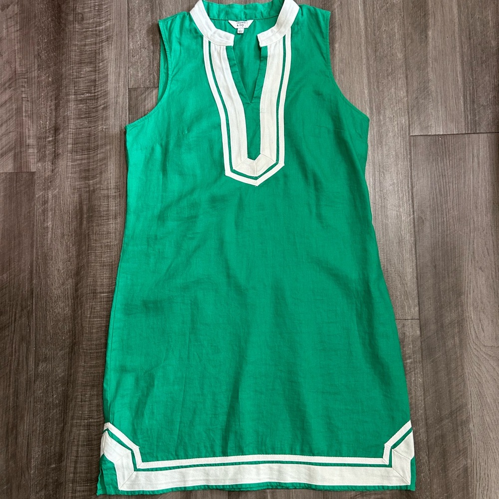 Crown & Ivy 100% Linen Green Dress with White Trim